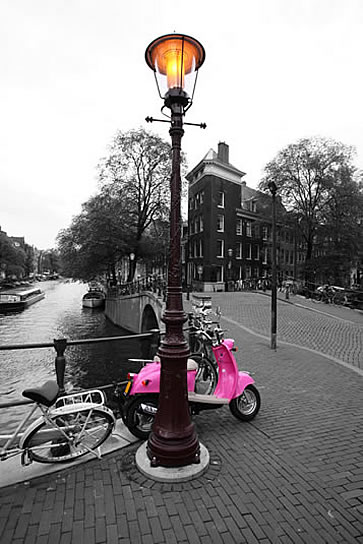 Amsterdam, pink vespa